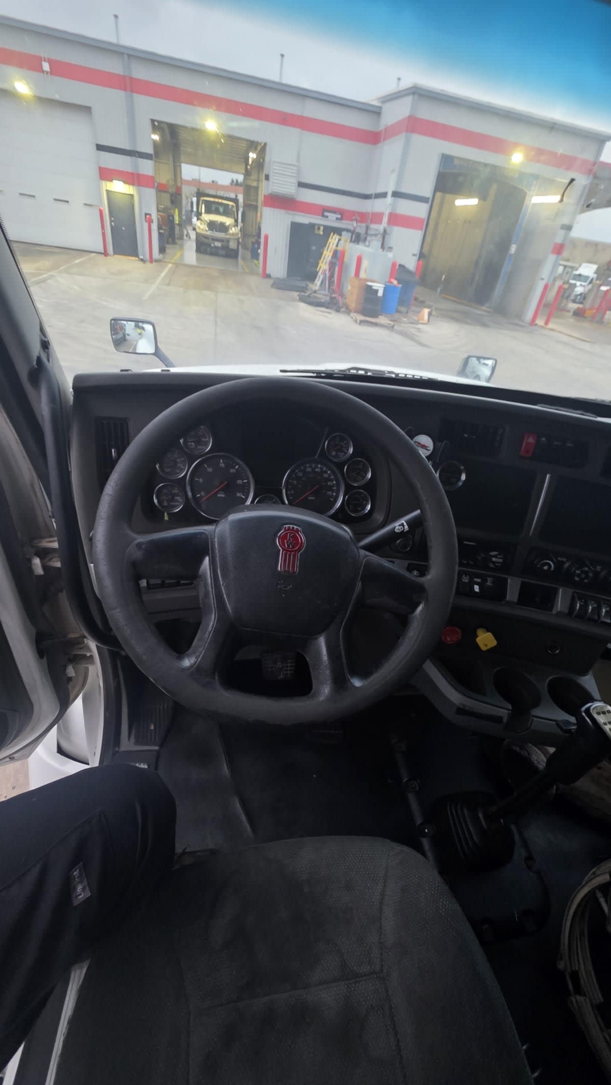 2019 Kenworth T680 - image 7