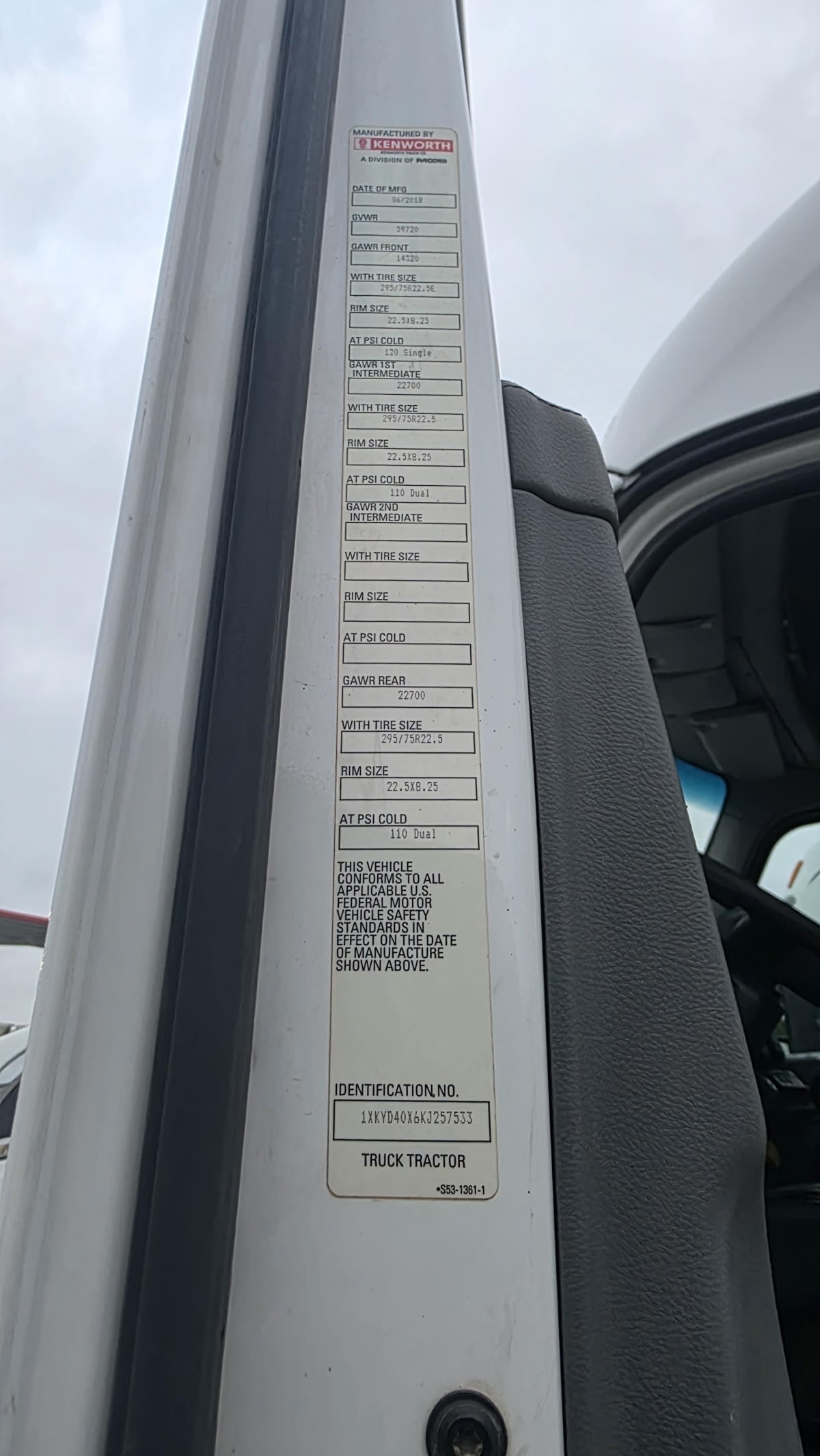 2019 Kenworth T680 - image 9