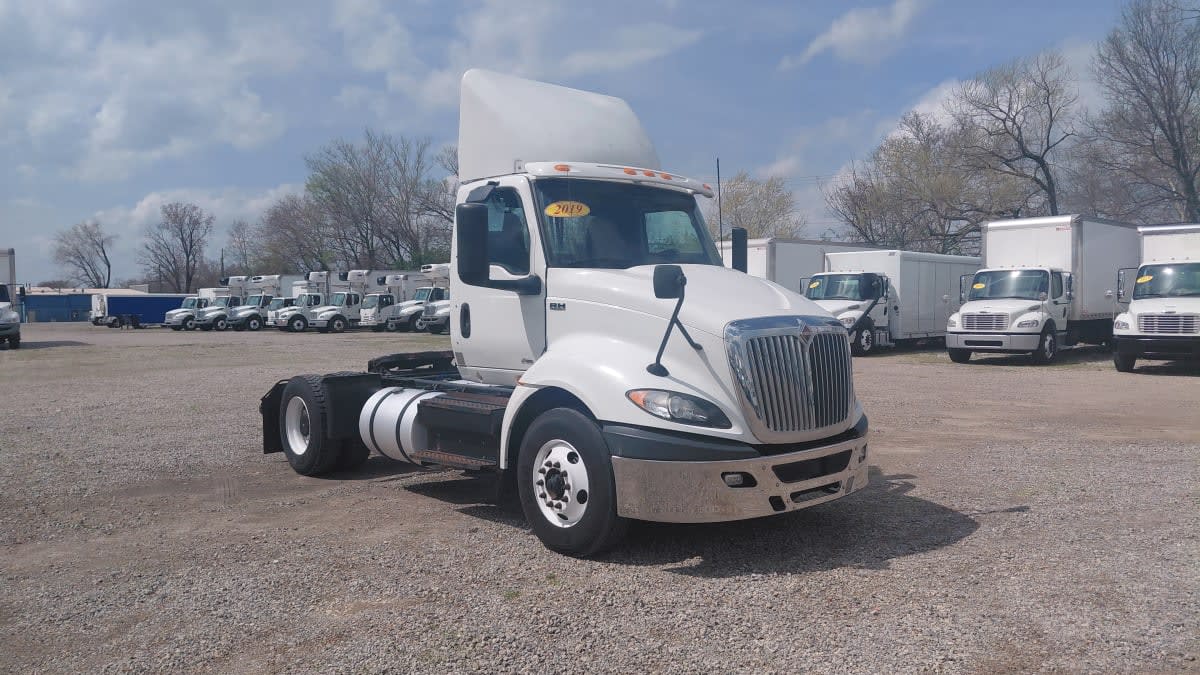 2019 Navistar International RH613 DAYCAB S/A 824107