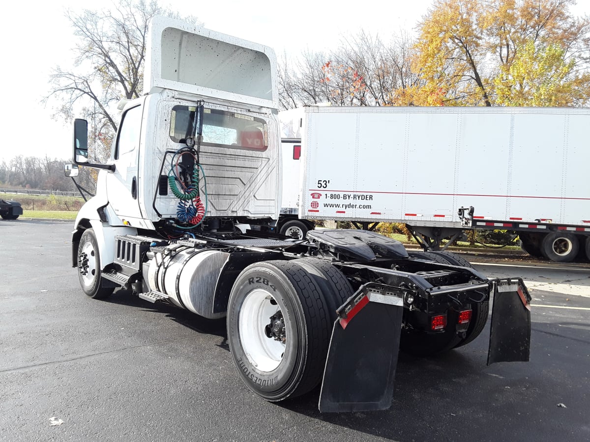 2019 Navistar International RH613 DAYCAB S/A 824117