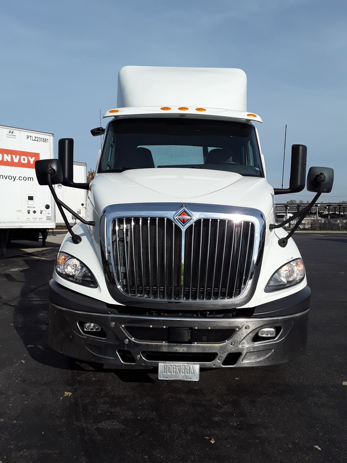 2019 Navistar International RH613 DAYCAB S/A 824117