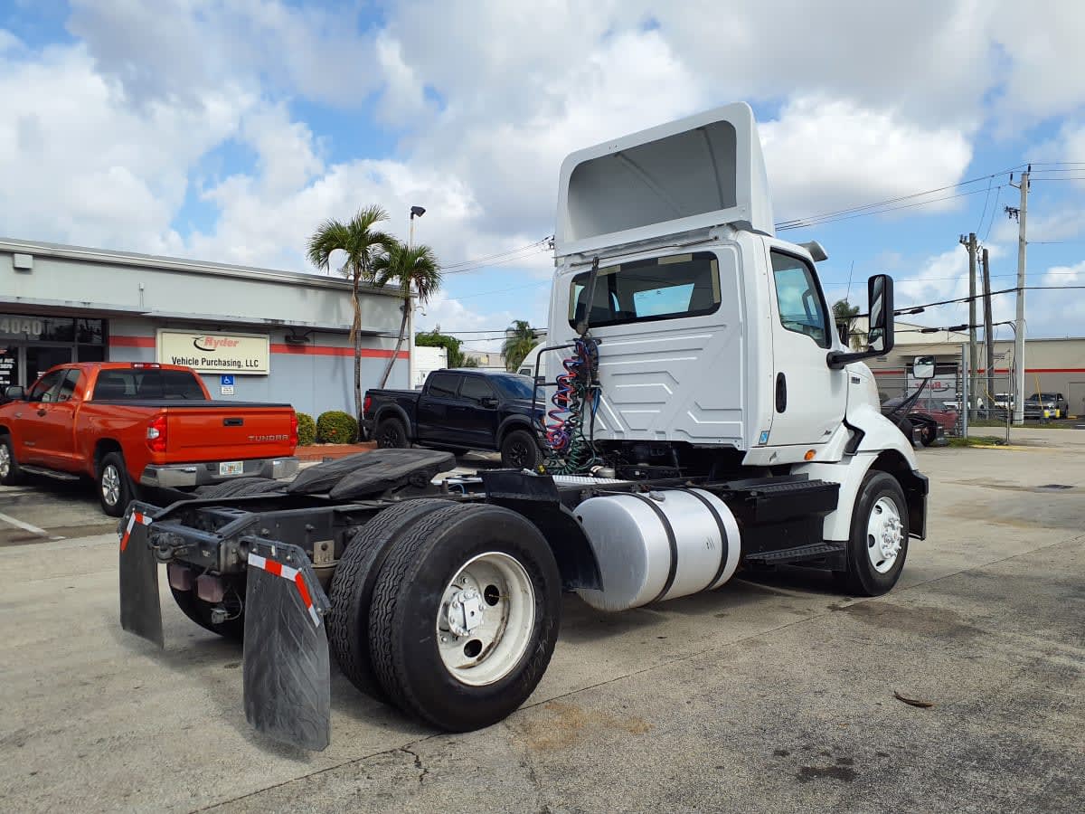 2019 International - image 4