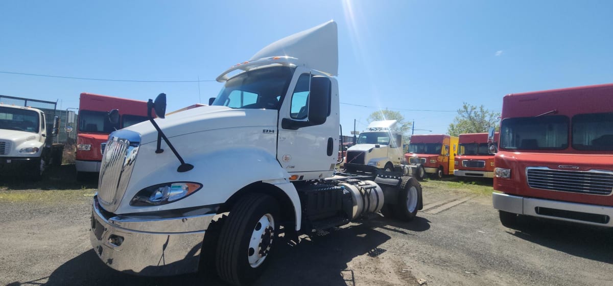 2019 Navistar International RH613 DAYCAB S/A 824160