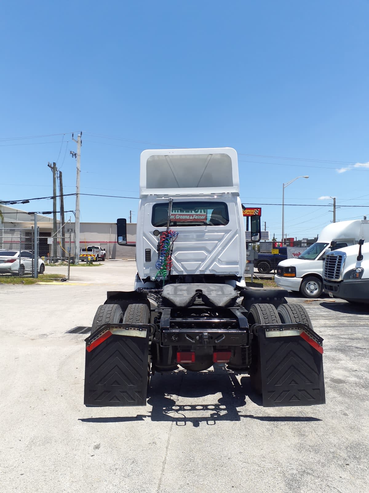 2019 International - image 5