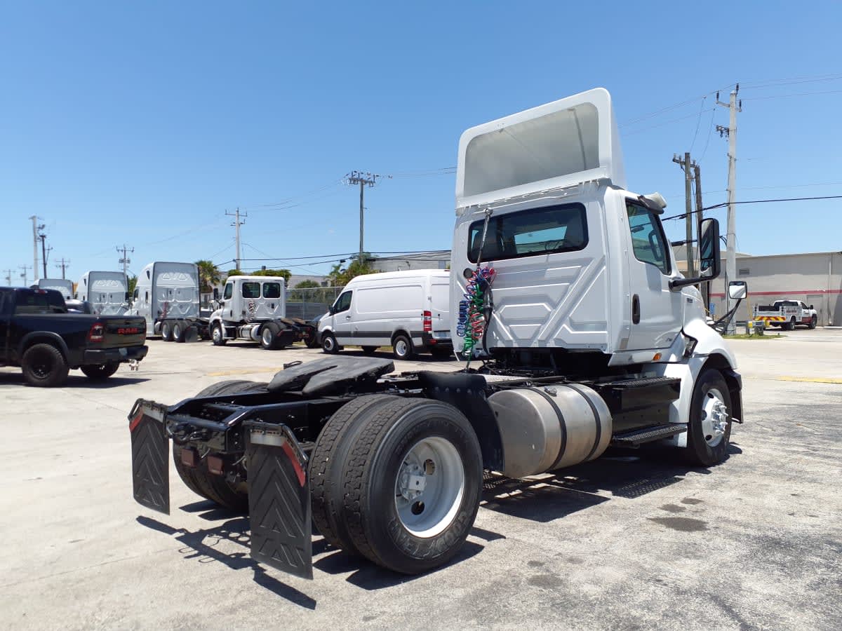 2019 International - image 4