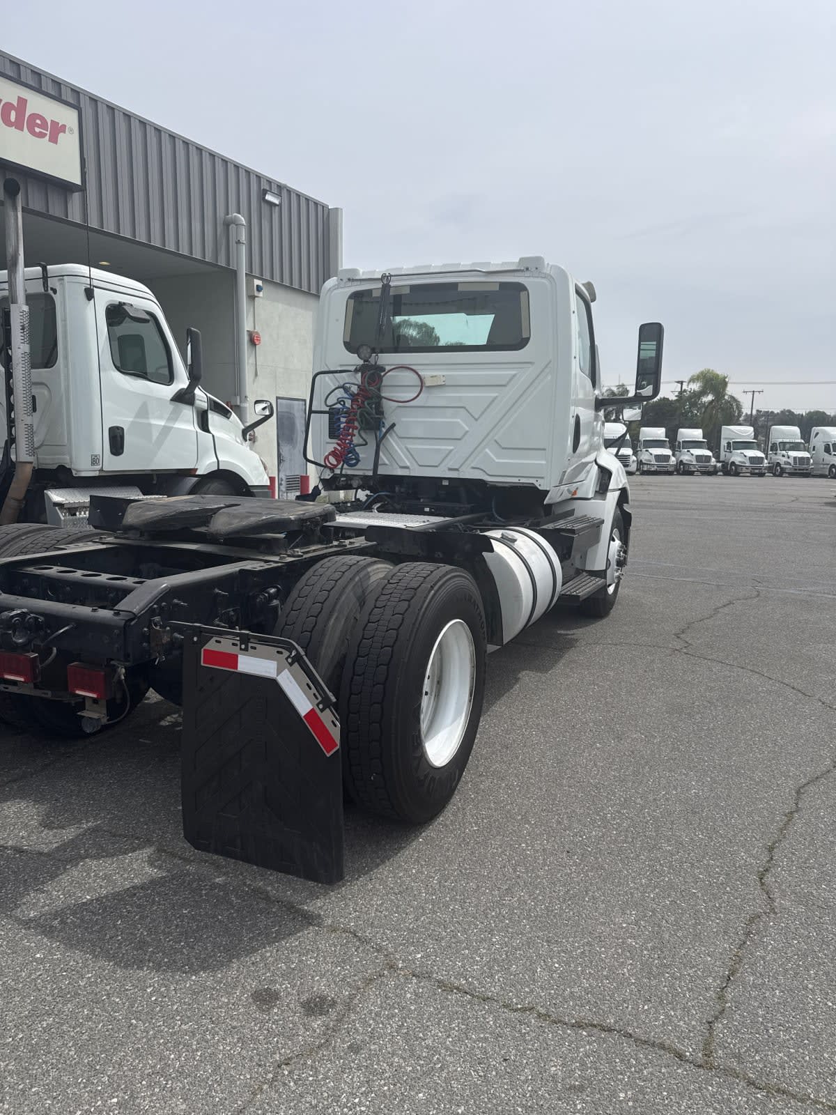 2019 International - image 4