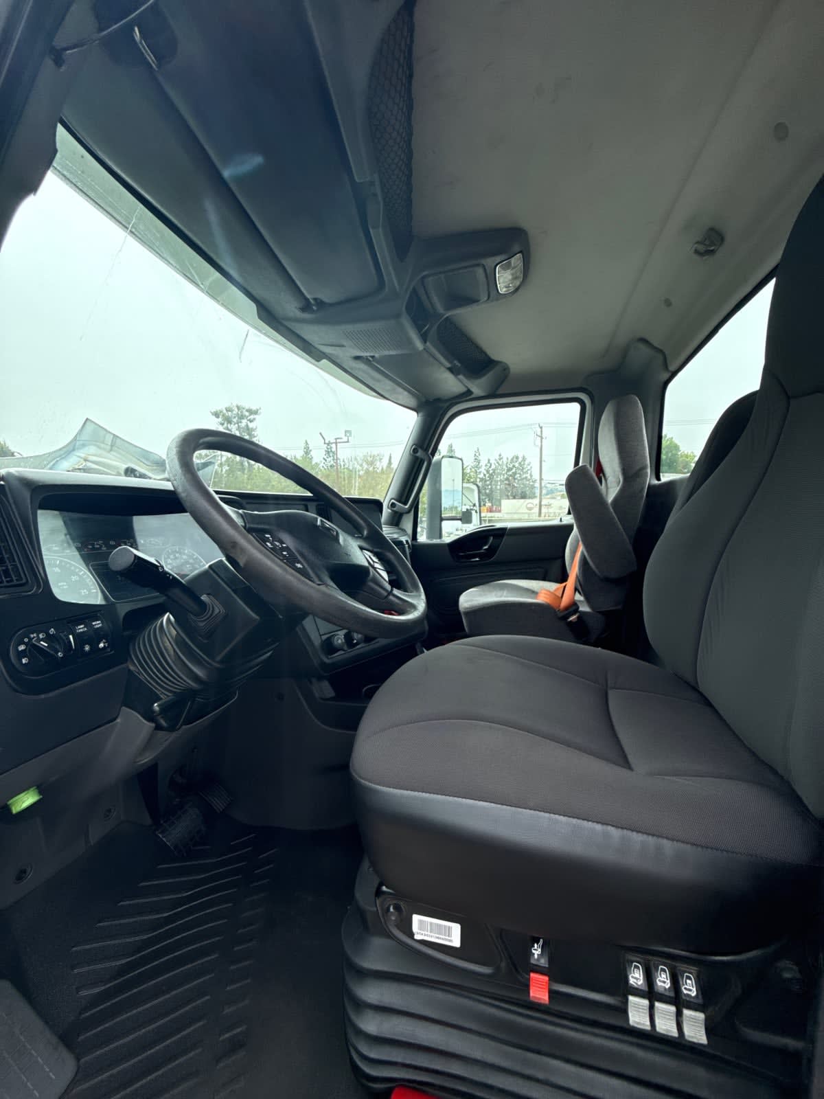 2019 International - image 7