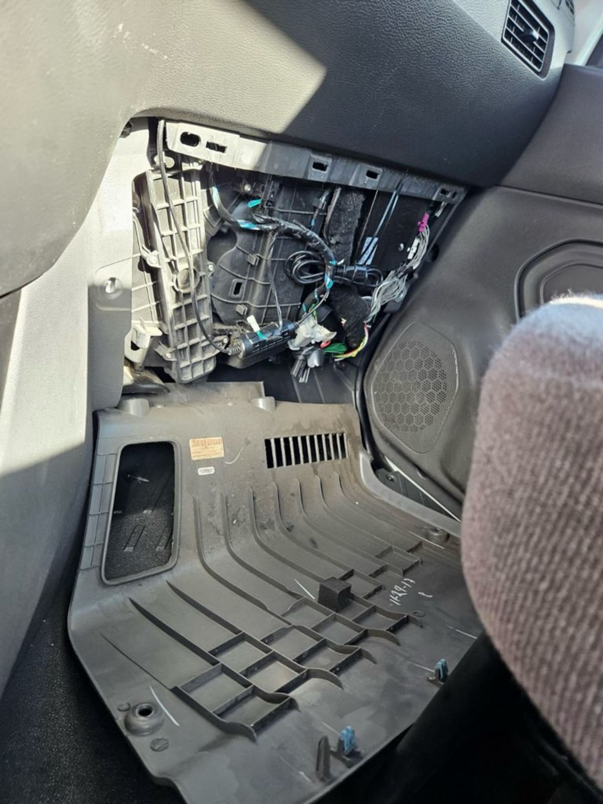 2019 International - image 9