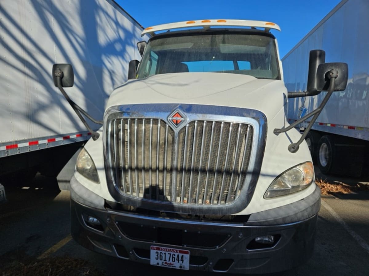 2019 International - image 2