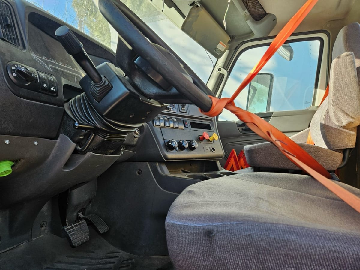 2019 International - image 7