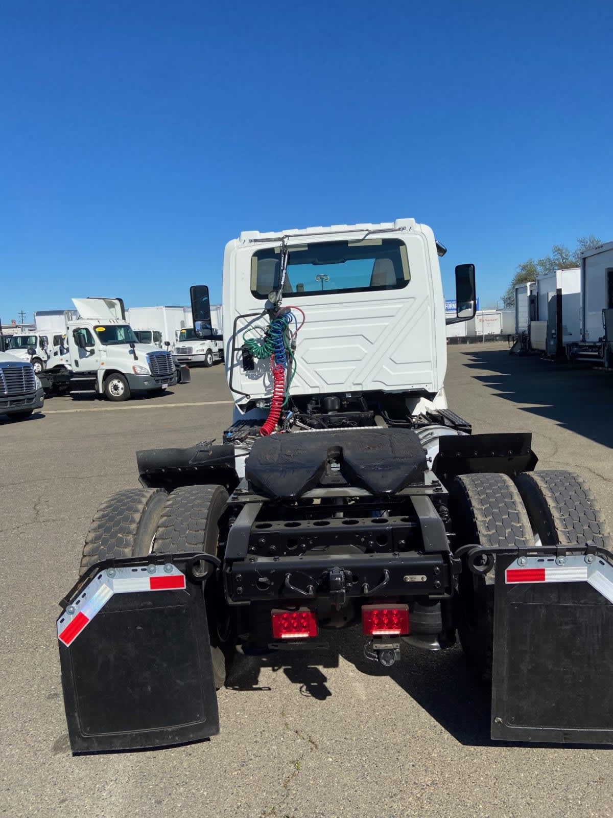 2019 International - image 5