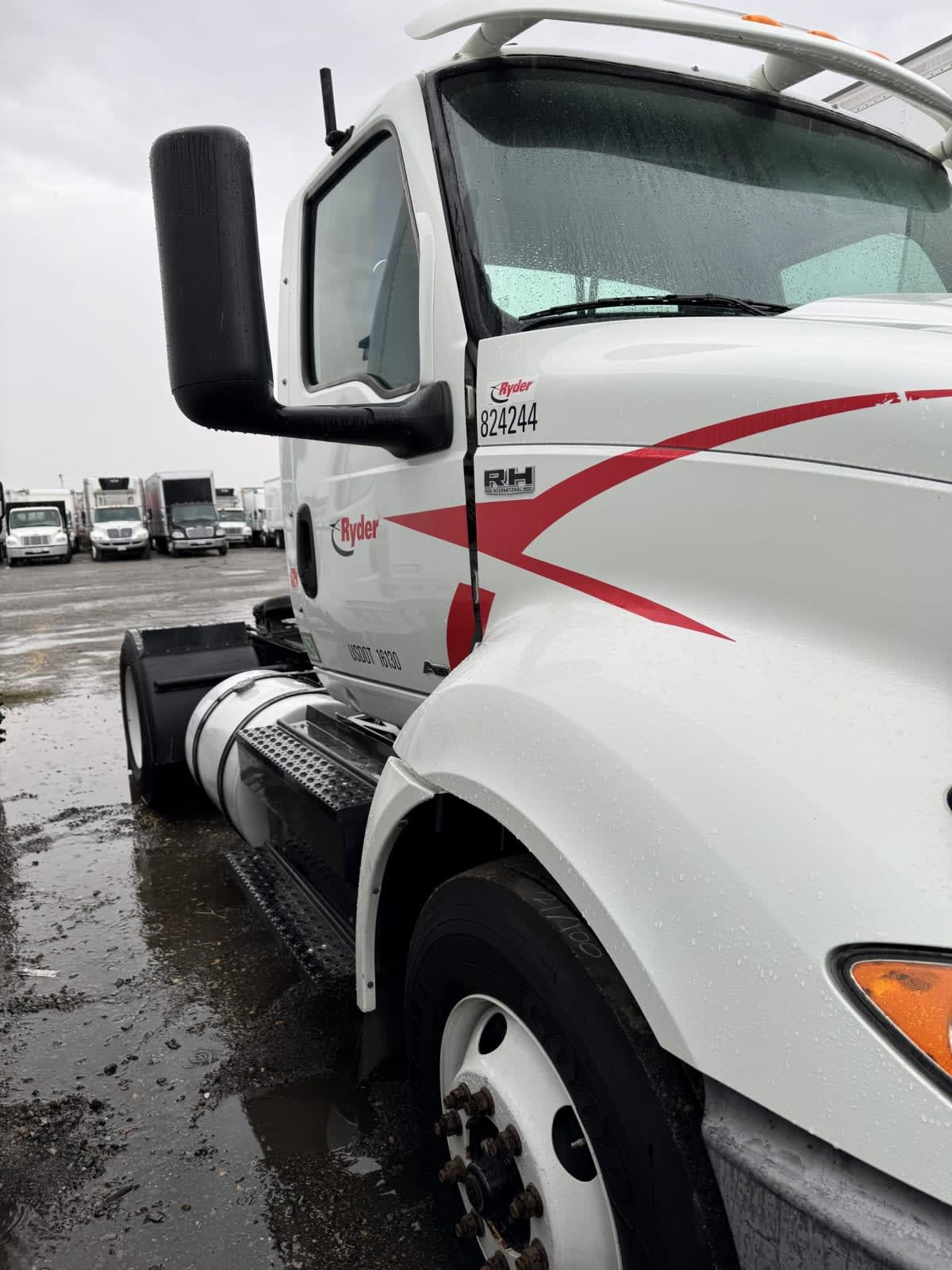 2019 International - image 3