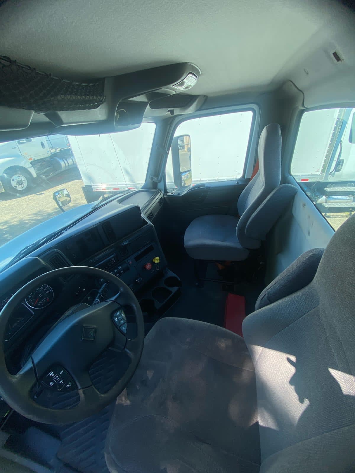 2019 International - image 7