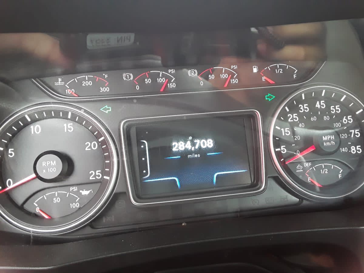 2019 International - image 9