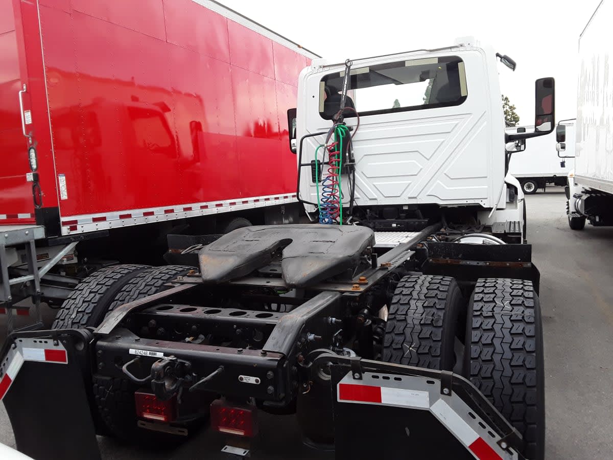 2019 International - image 5