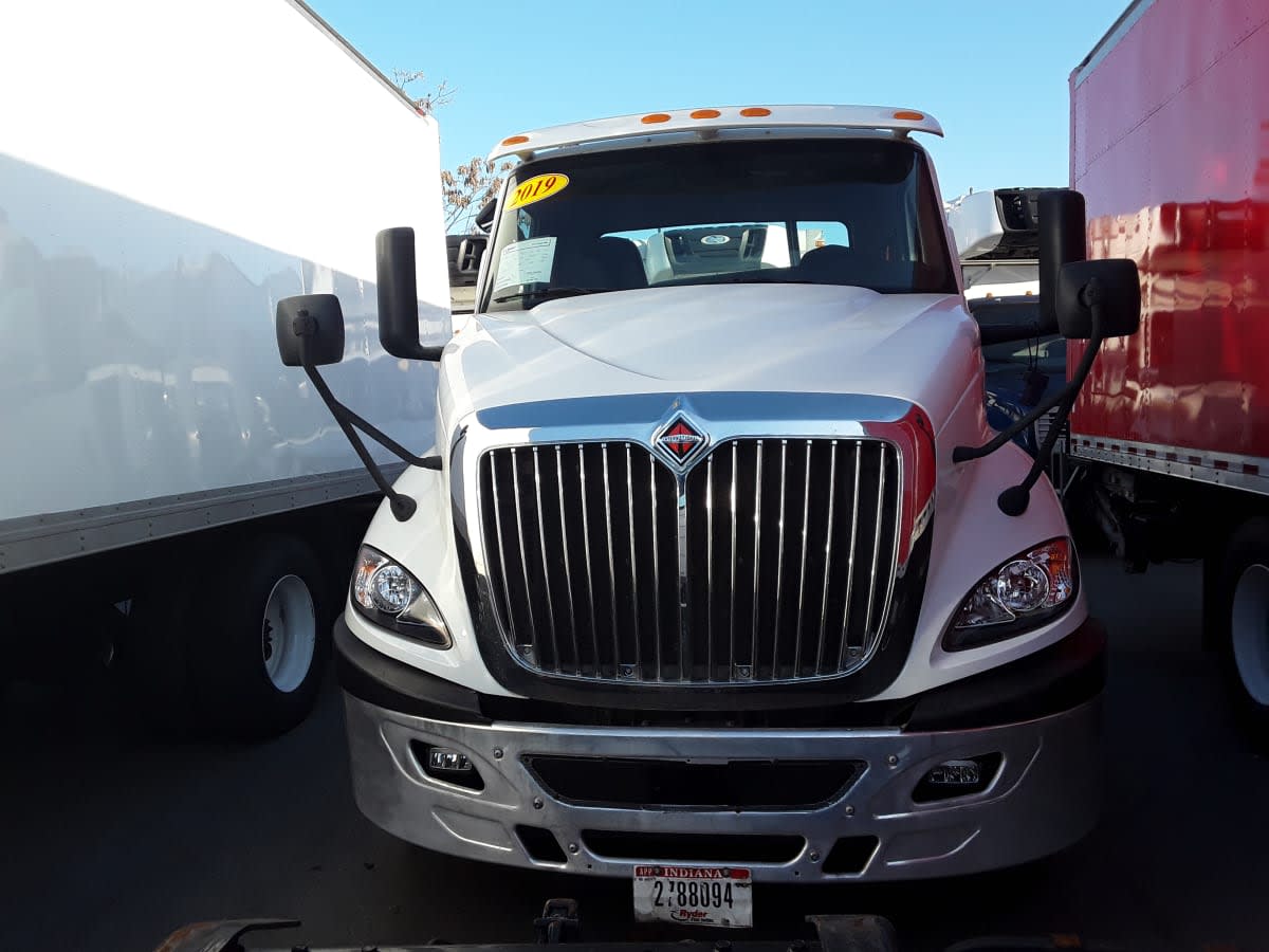 2019 International - image 2