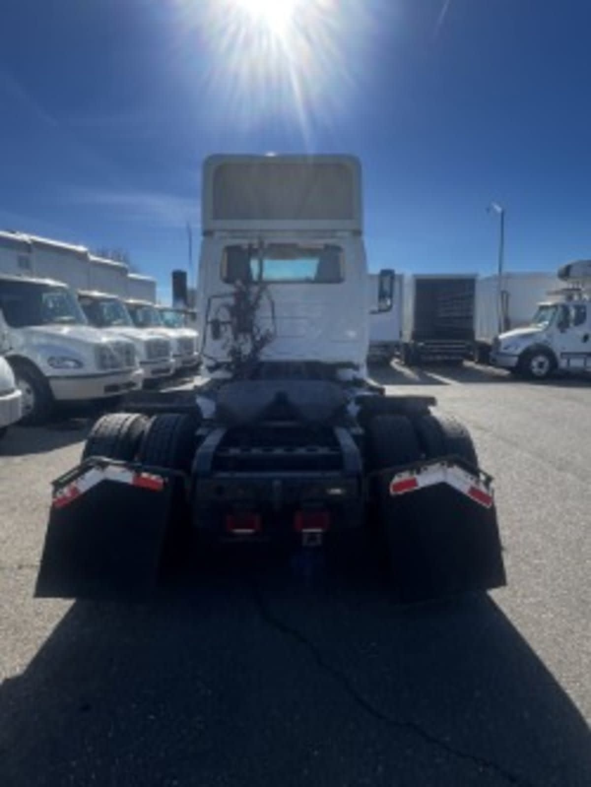 2019 International - image 5