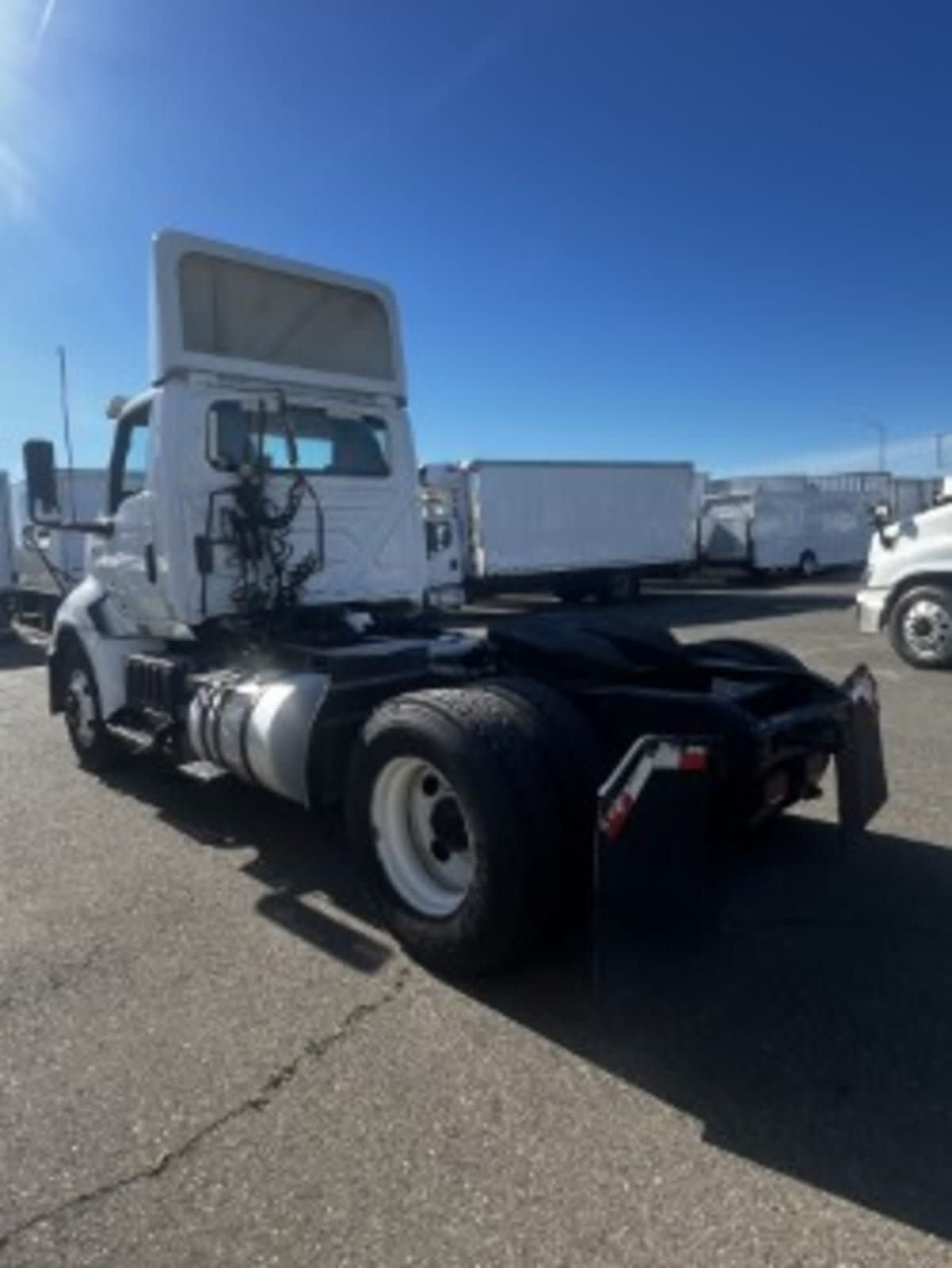 2019 International - image 6