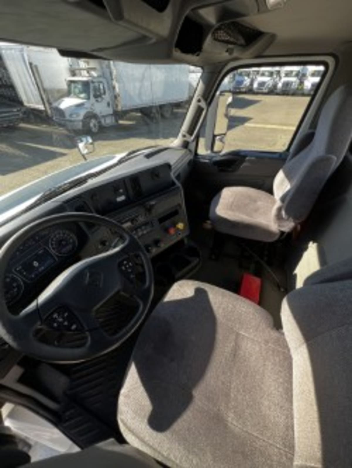 2019 International - image 7