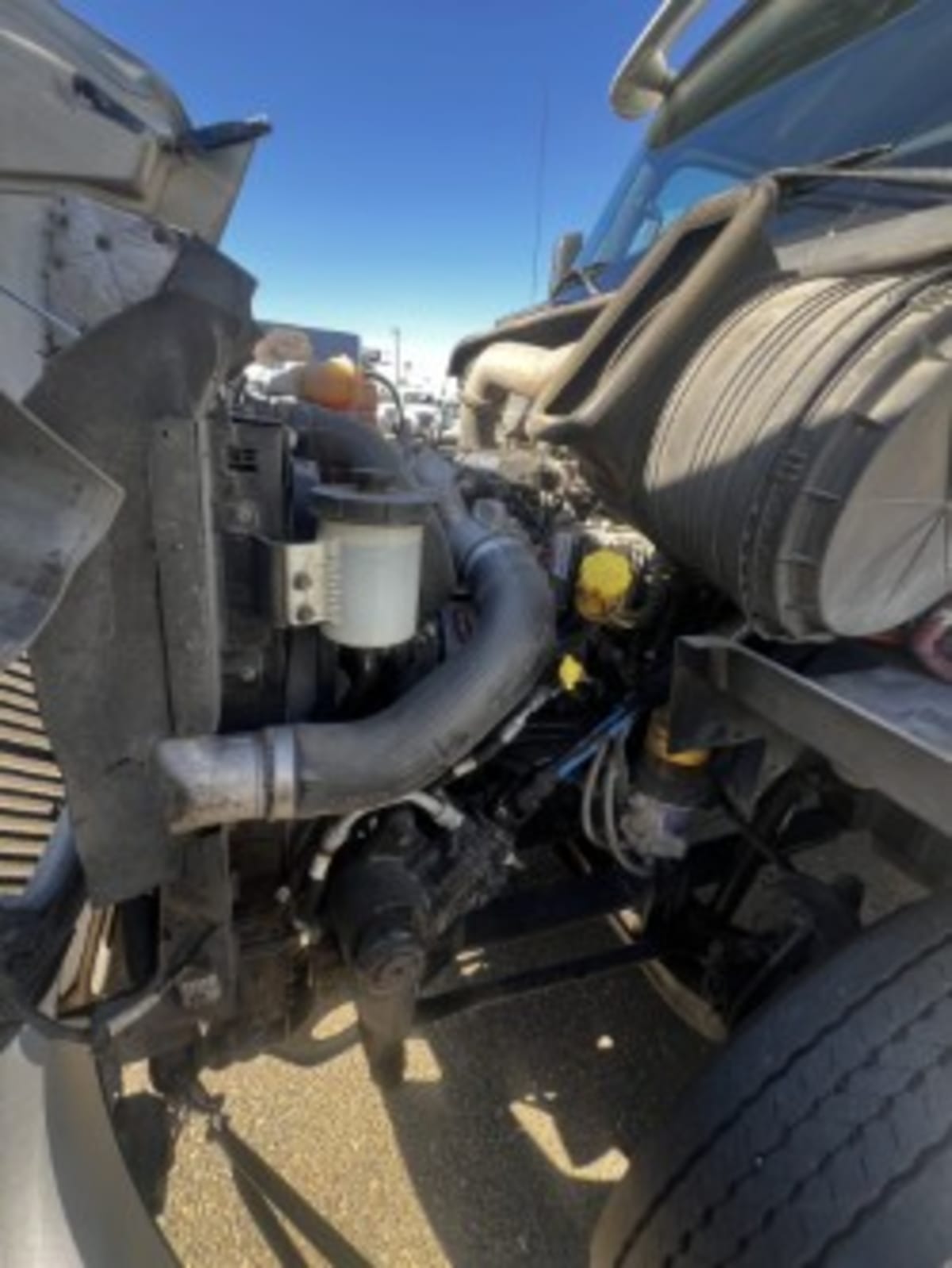 2019 International - image 8