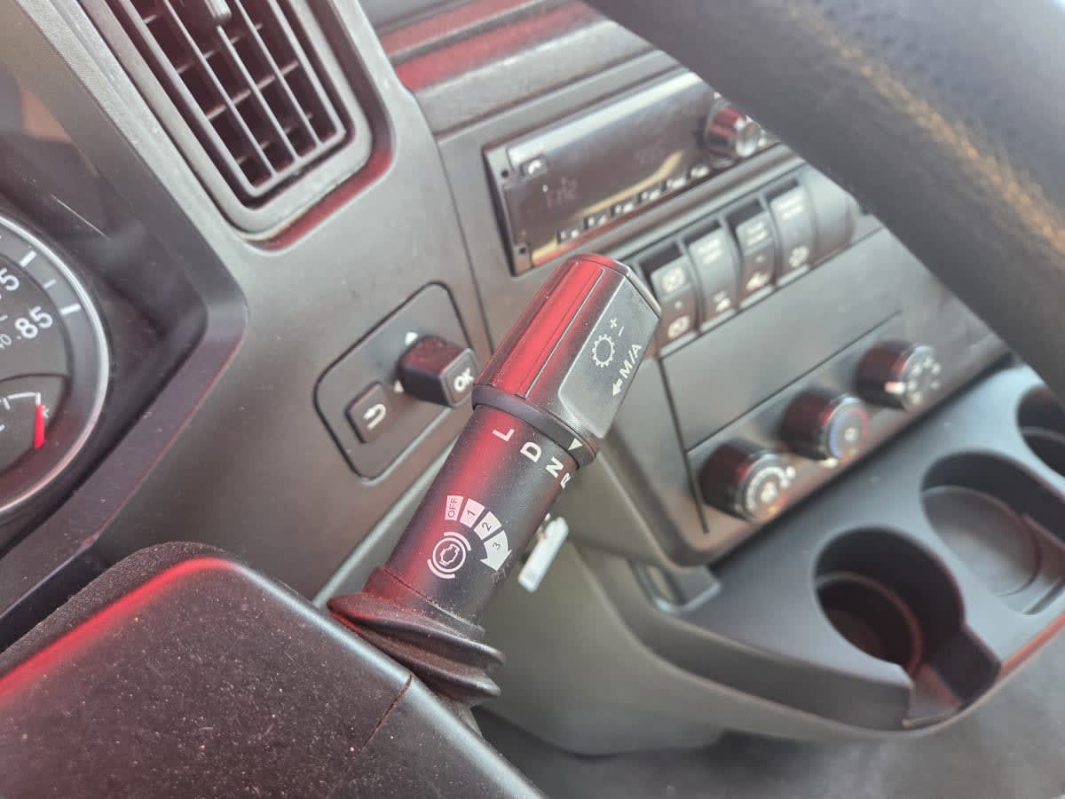 2019 International - image 9