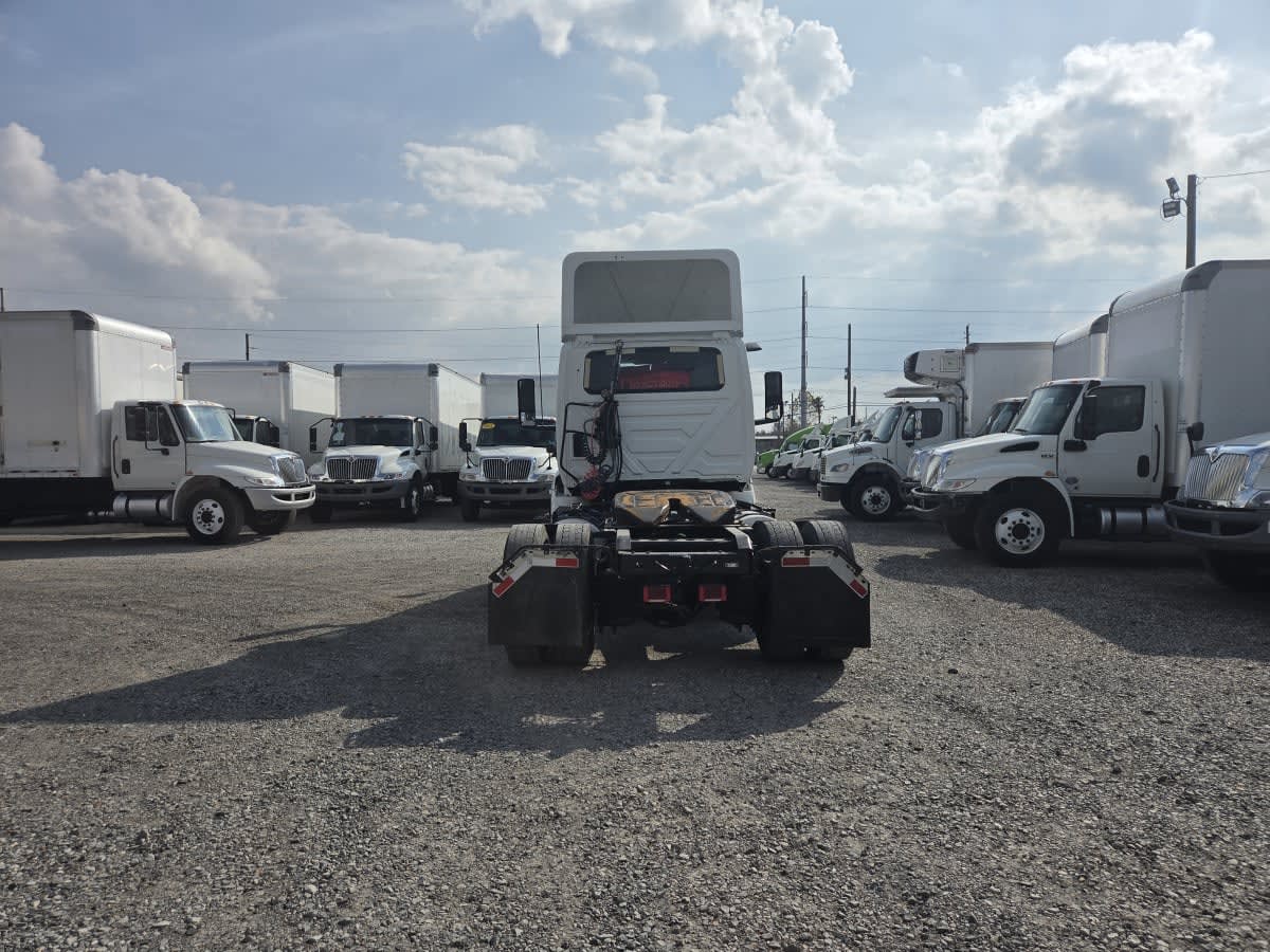 2019 International - image 5