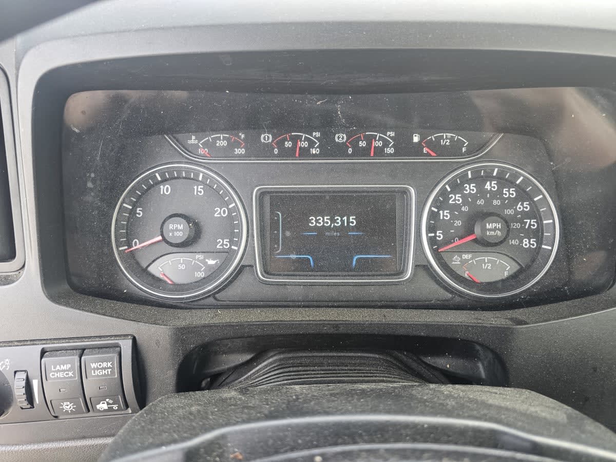 2019 International - image 10