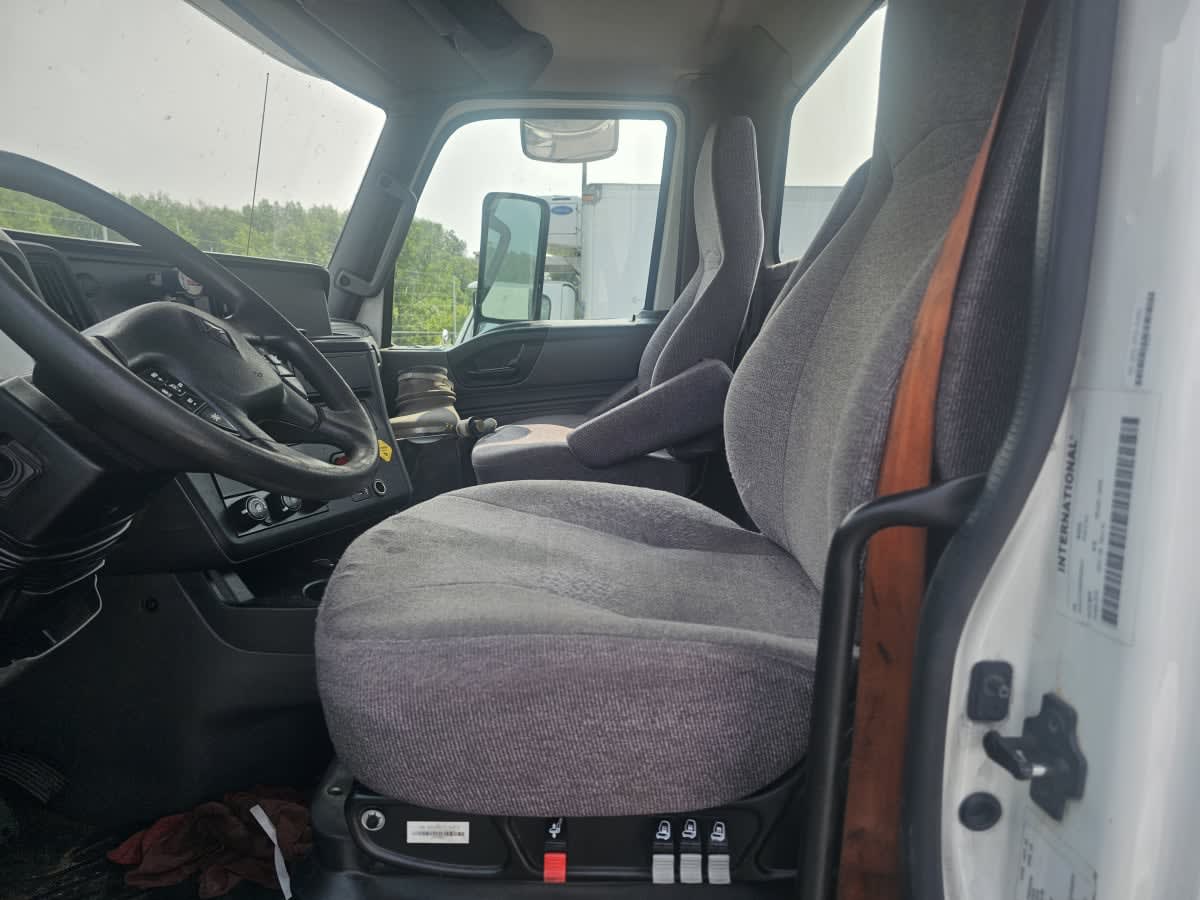 2019 International - image 7