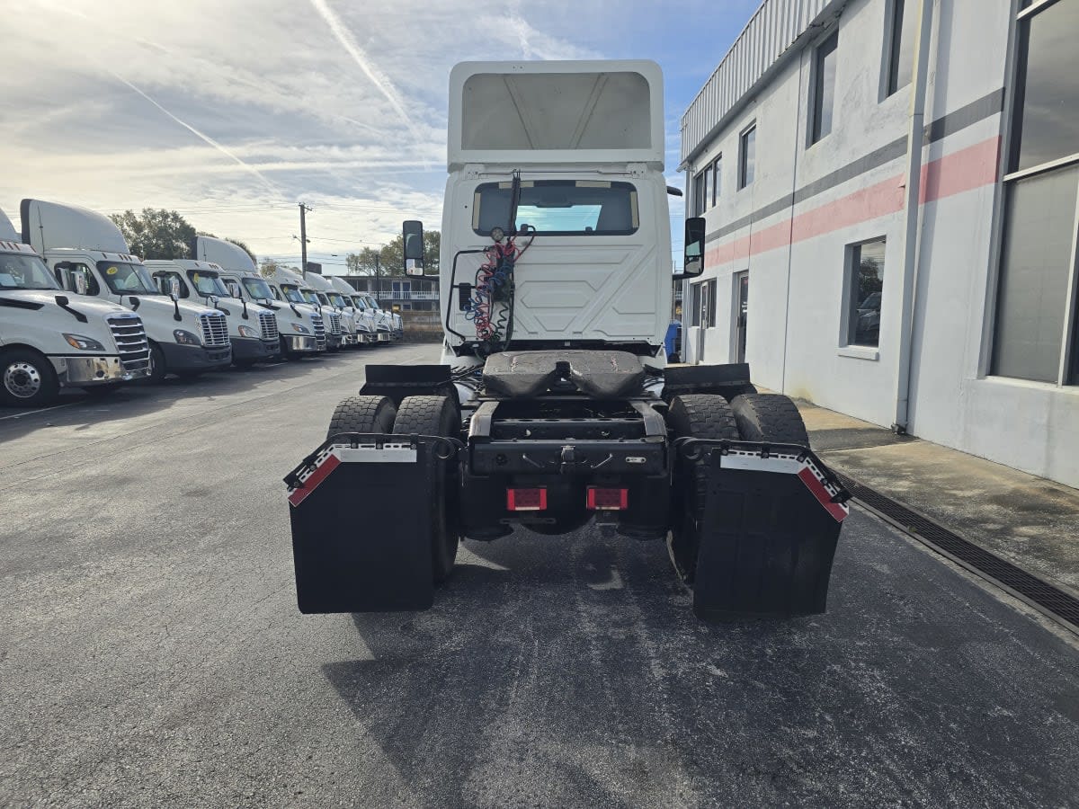 2019 International - image 5