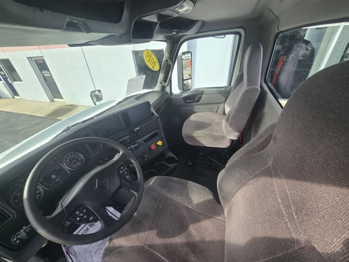 2019 International - image 7