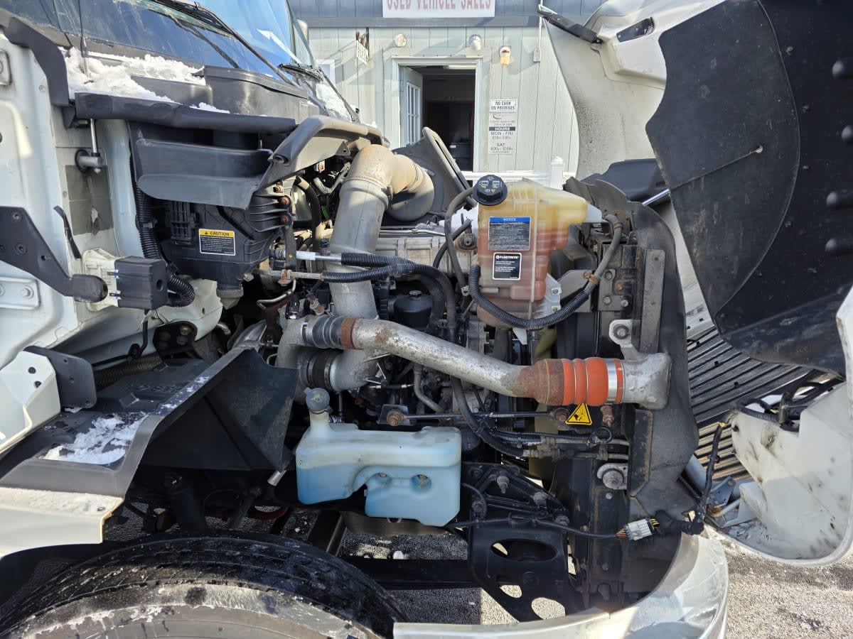 2019 International - image 9