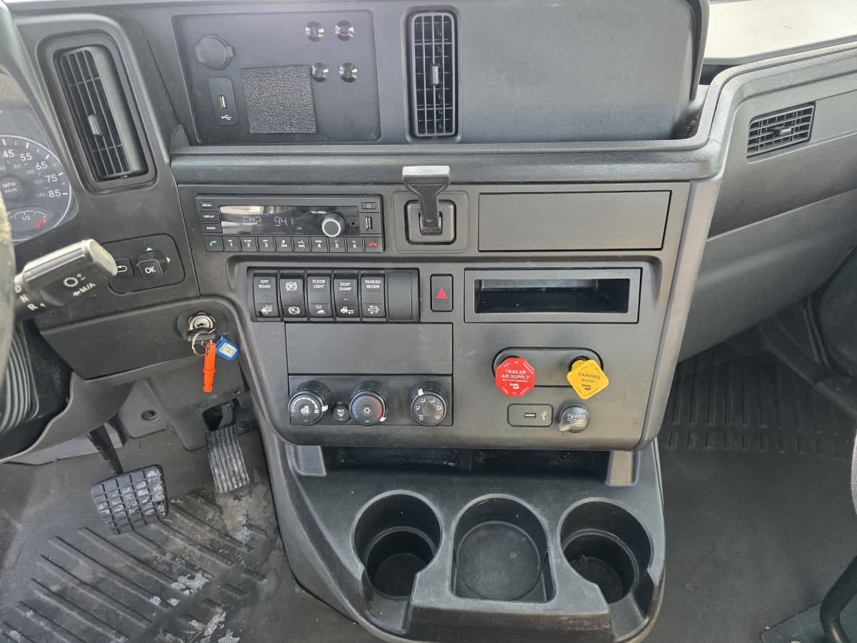 2019 International - image 11