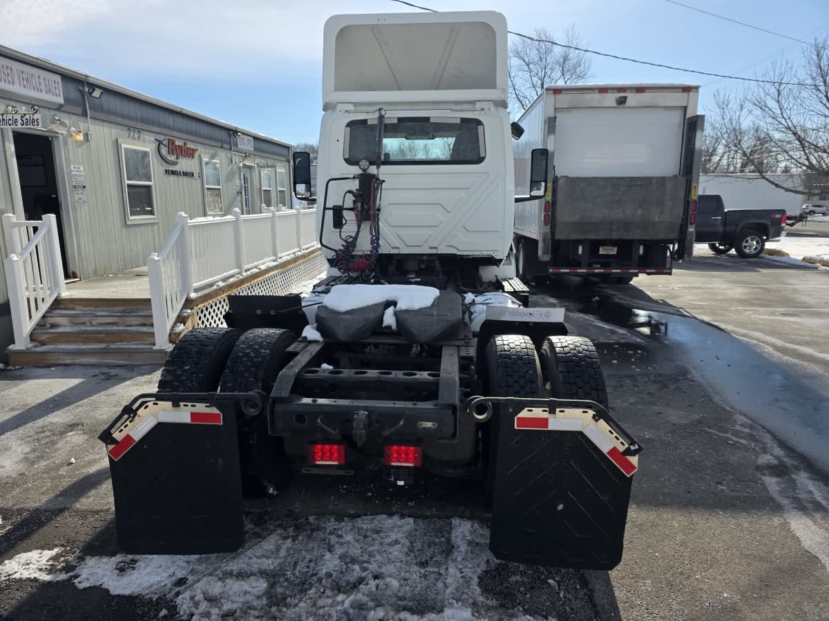 2019 International - image 5