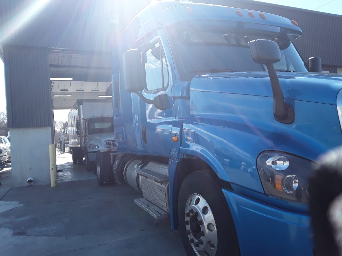 2019 Freightliner/Mercedes CASCADIA 125 824463