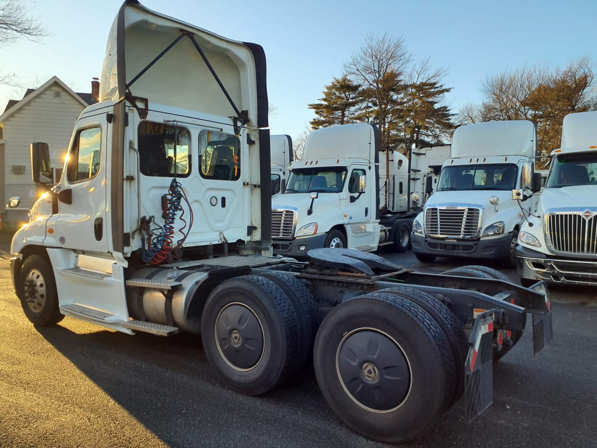 2019 Freightliner/Mercedes CASCADIA 125 824538