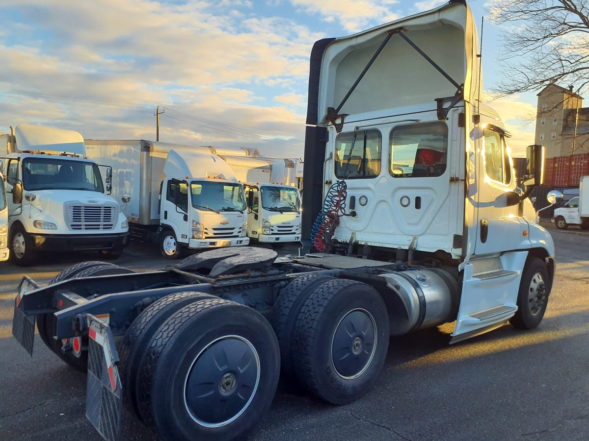 2019 Freightliner/Mercedes CASCADIA 125 824538