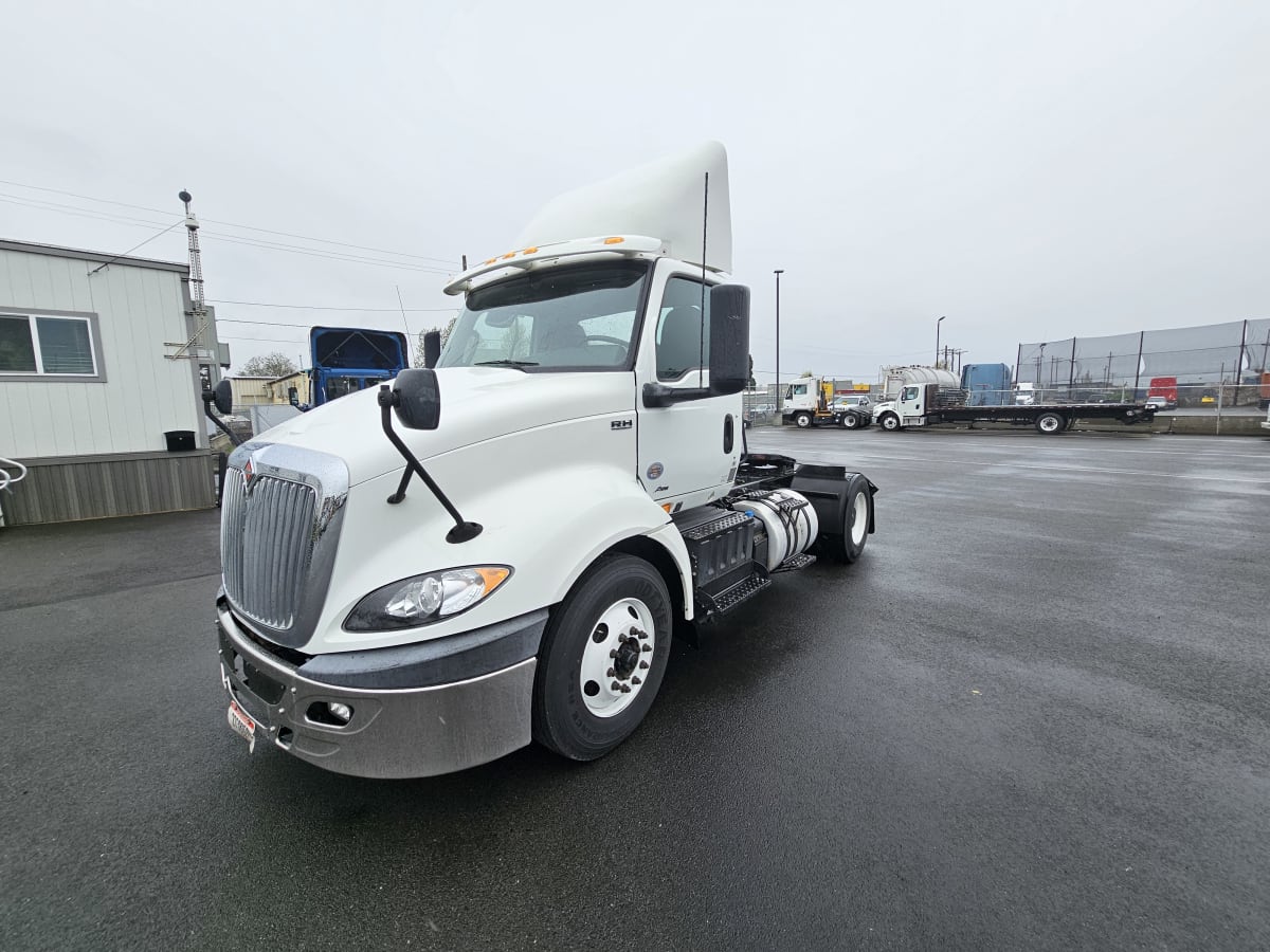 2019 Navistar International RH613 DAYCAB S/A 824605