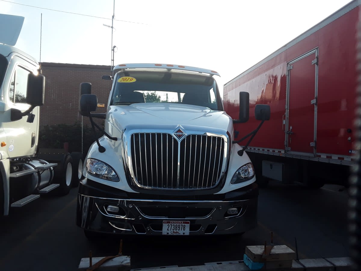 2019 International - image 2