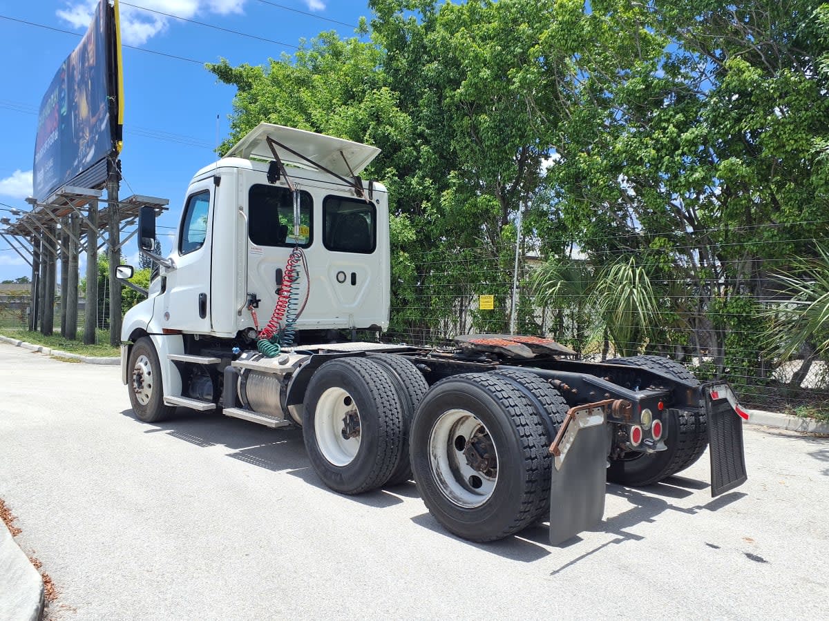 2019 Freightliner Cascadia in Davie, FL — photo 6