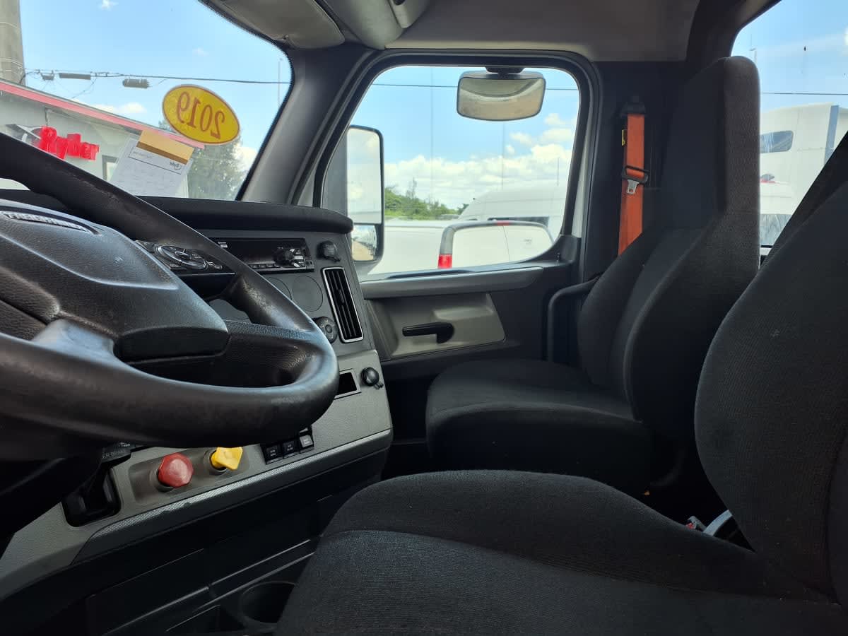 2019 Freightliner Cascadia in Davie, FL — photo 7
