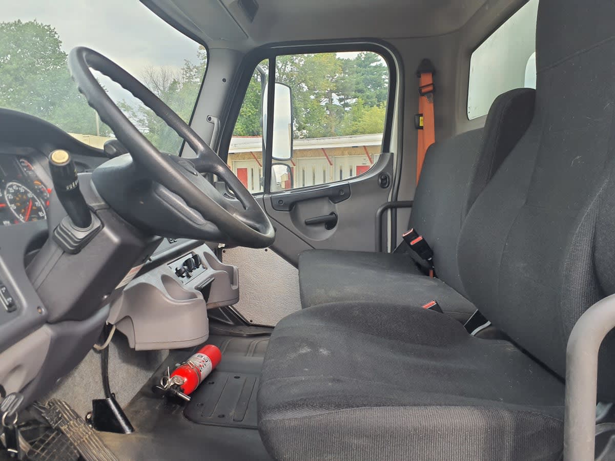 2019 Freightliner M2 106 824777