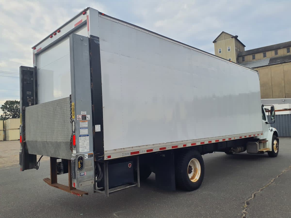 2019 Freightliner M2 106 824777