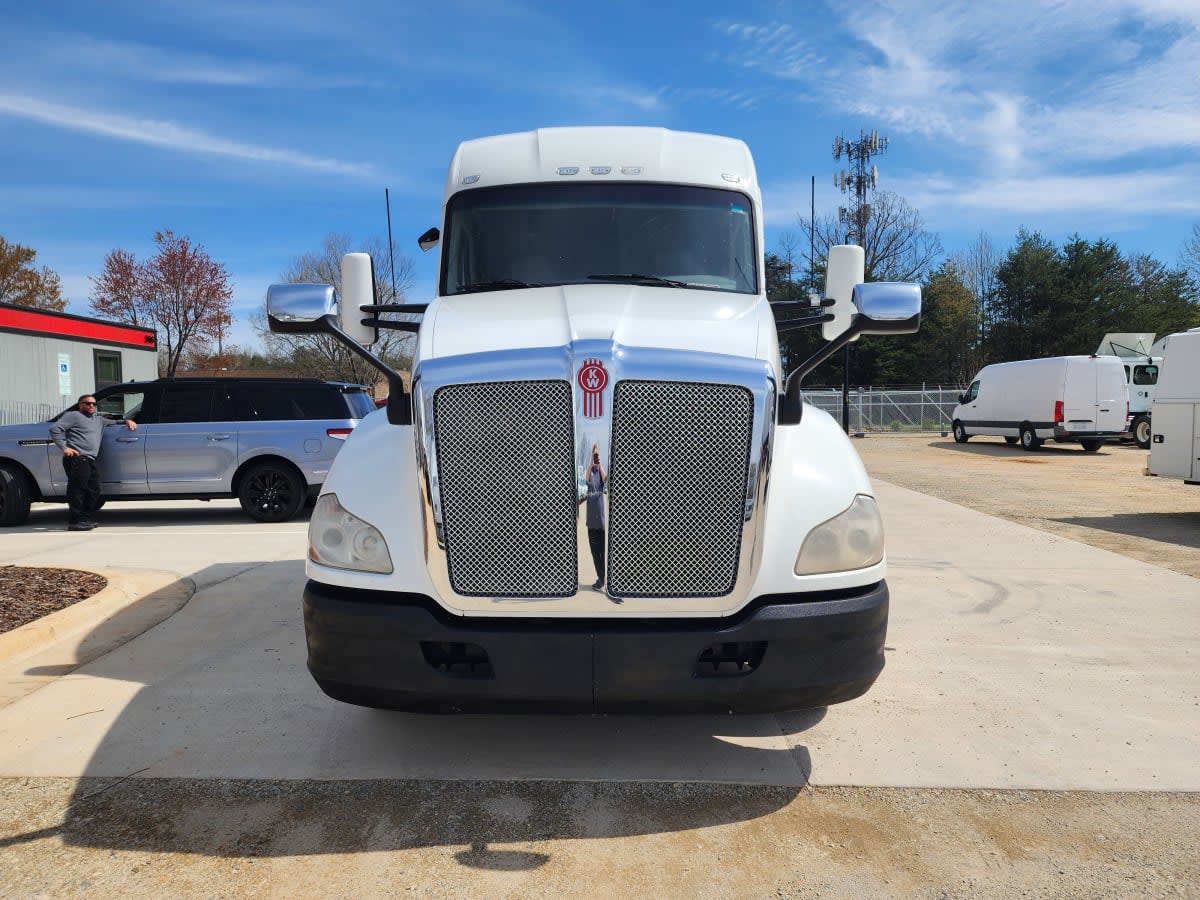 2019 Kenworth T680 - image 2