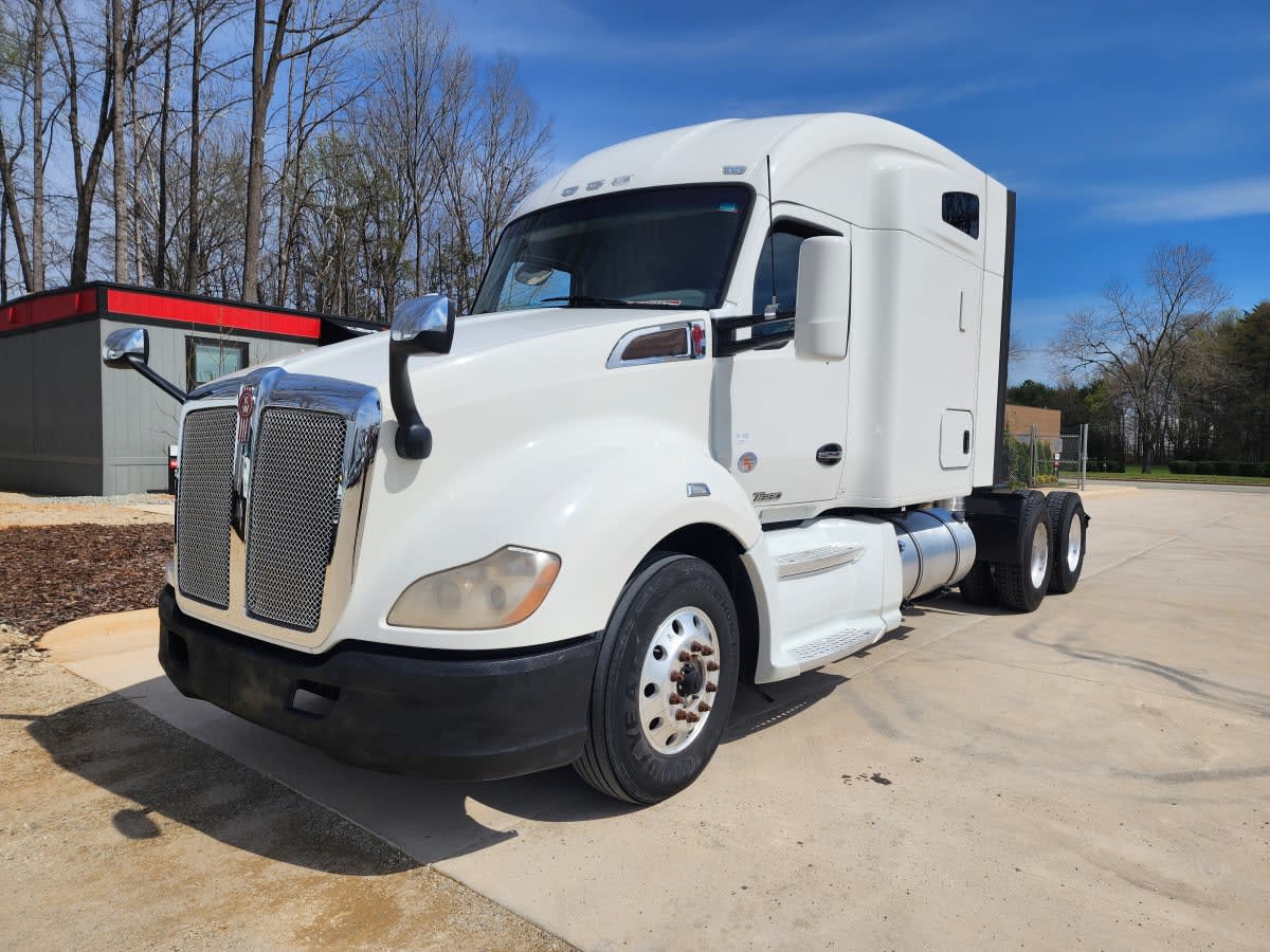 2019 Kenworth T680 - image 1