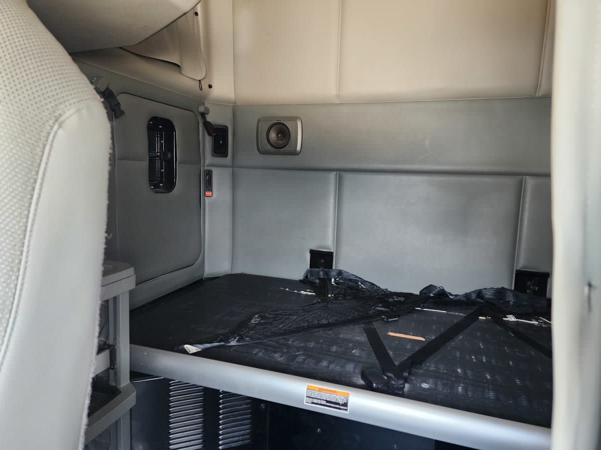 2019 Kenworth T680 - image 8