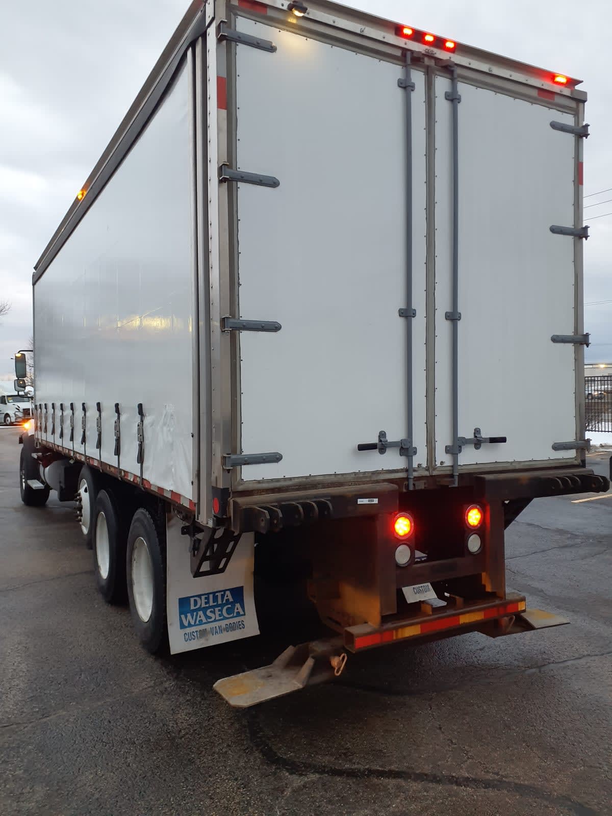 2019 Freightliner/Mercedes 108SD 824955