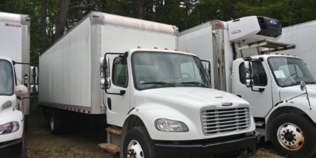 2019 Freightliner M2 106 825023