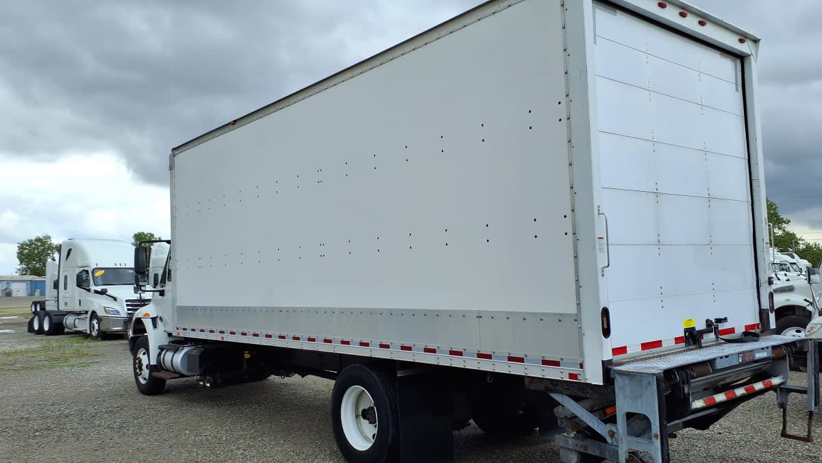 2019 Navistar International 4300 825104