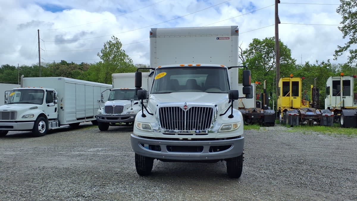 2019 Navistar International 4300 825104