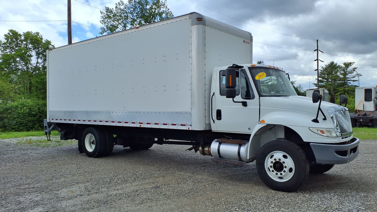 2019 Navistar International 4300 825104